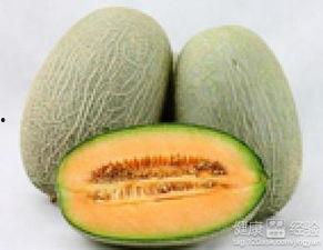 宝宝吃哈密瓜很香的视频,萌态十足,香甜滋味萌化人心