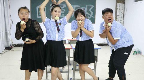 学生表演吃瓜视频大全,学生吃瓜视频大全集锦