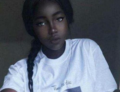 8名非洲模特吃瓜视频