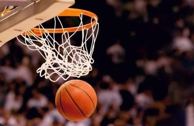 吃瓜打篮球女生视频素材,吃瓜打篮球，女生展现青春活力