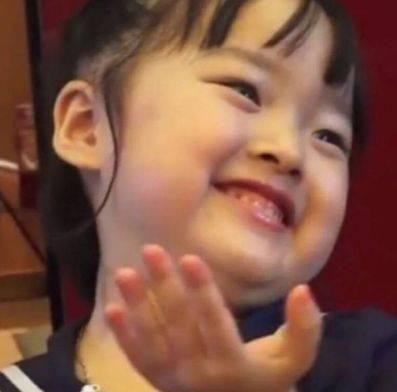 女孩吃瓜说不出话视频大全