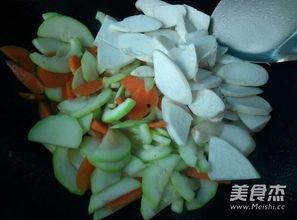 东北吃生瓜视频,生瓜的独特风味，一探究竟