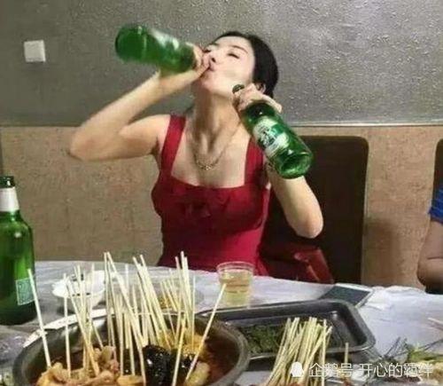 吃瓜喝酒少女图片高清视频,吃瓜喝酒少女，尽享青春魅力