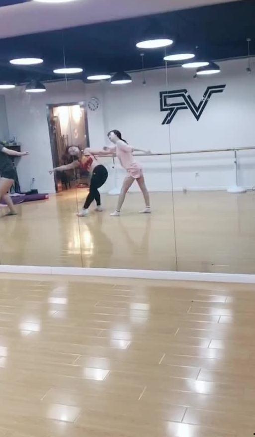 跳舞主播吃瓜视频,揭秘跳舞主播的吃瓜视频魅力