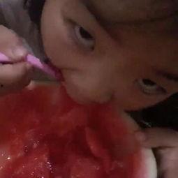 吃瓜中毒的小孩视频大全,警惕夏日食品安全