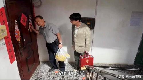 两口子吵架路人吃瓜视频,路人成“吃瓜群众”现场直播